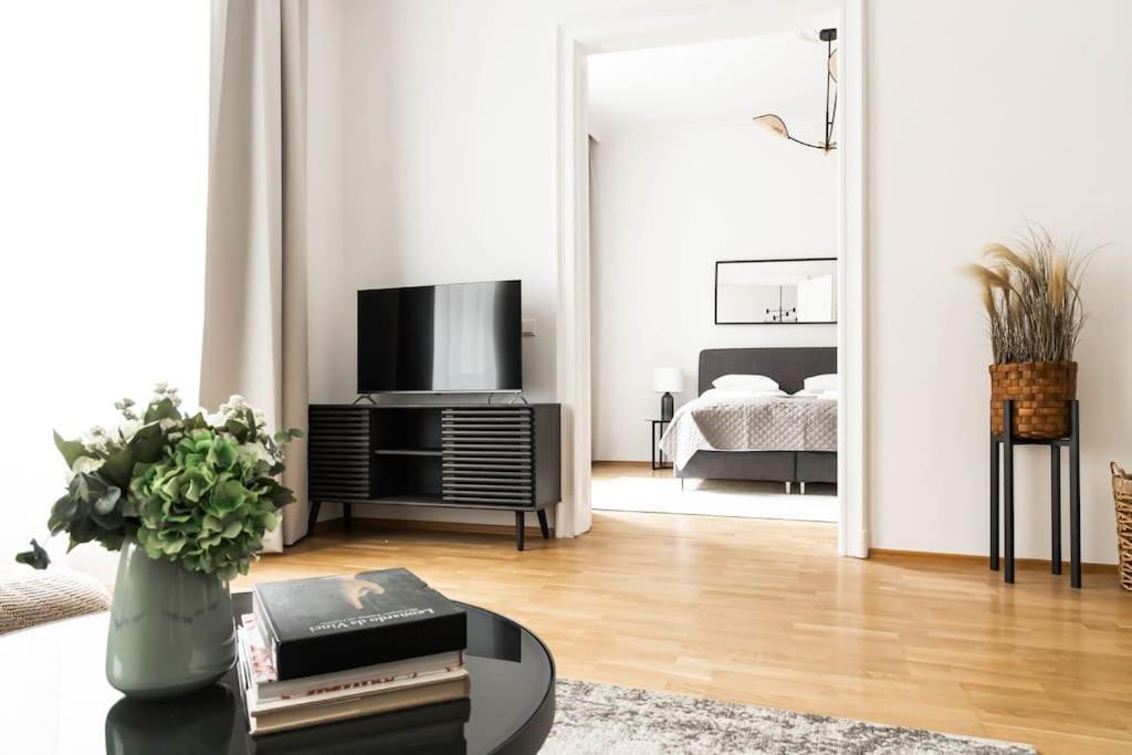 Franz 23 - Typical Viennese Apartment In The Heart Of Vienna Exterior photo