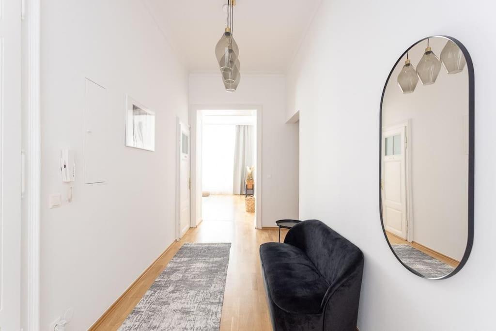 Franz 23 - Typical Viennese Apartment In The Heart Of Vienna Exterior photo